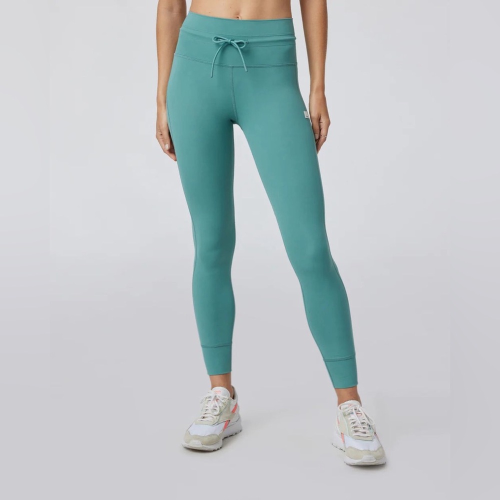 Vuori Daily Legging light teal blue “garland” color XS